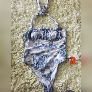 One piece swimsuit‎